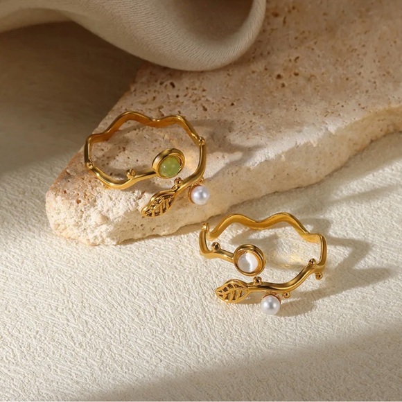 Jewelry - Gold PVD Stainless Steel Leaf & Pearl Open Ring – Green or Clear